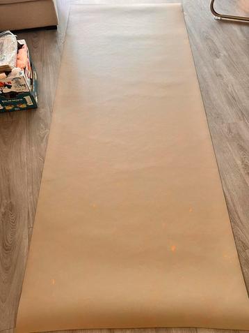 Coupon nieuwe linoleum, 280 x116 cm, lichte kleur met werkje beschikbaar voor biedingen