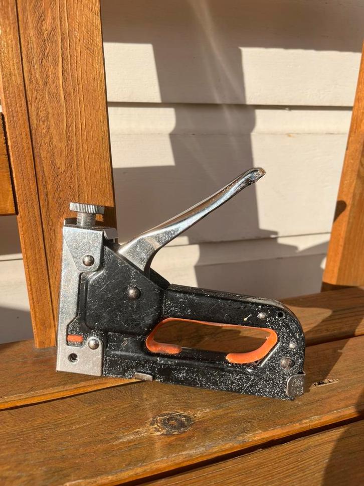 Verstelbare hand tacker mechanische nagel nietpistool, Doe-het-zelf en Verbouw, Gereedschap | Handgereedschap, Gebruikt, Ophalen of Verzenden