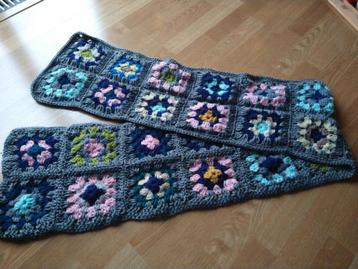 Dikke warme granny square sjaal  beschikbaar voor biedingen