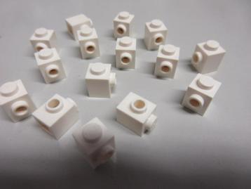 nr. 8525, 15 Witte steentjes 1x1 aangepast. Verzenden kan. beschikbaar voor biedingen
