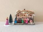 kerstdorp huis met Disney figuren van Doornroosje, Ophalen, Sneeuwwitje of Doornroosje, Zo goed als nieuw, Beeldje of Figuurtje