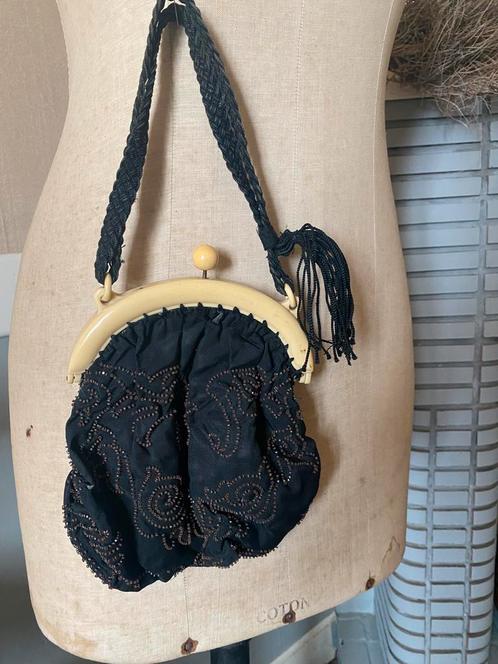 Vintage avond tasje met kraaltjes, Antiek en Kunst, Antiek | Kleding en Accessoires, Ophalen of Verzenden