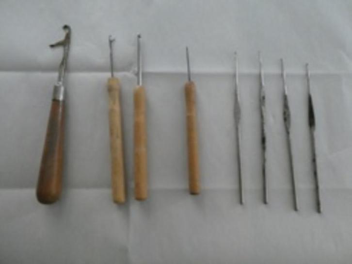 8 haaknaalden uit de oude doos versch. maten hout  - metaal, Hobby en Vrije tijd, Breien en Haken, Gebruikt, Haken, Naald, Ophalen