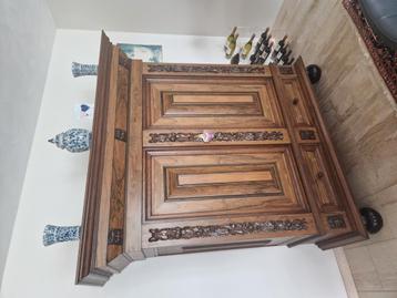 Palissander rankenkast beschikbaar voor biedingen