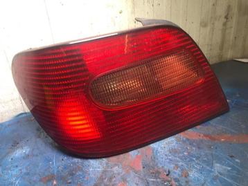 Achterlicht links van een Citroen Xsara beschikbaar voor biedingen