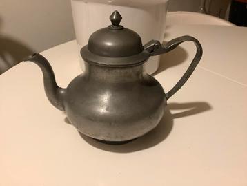 Antieke Tinnen Theepot beschikbaar voor biedingen