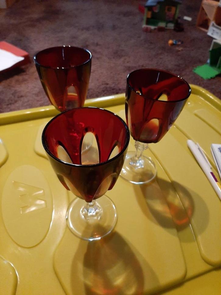 Vintage Dieprode Glazen, Jaren '60/'70 (3 stuks), Antiek en Kunst, Antiek | Glas en Kristal, Ophalen of Verzenden