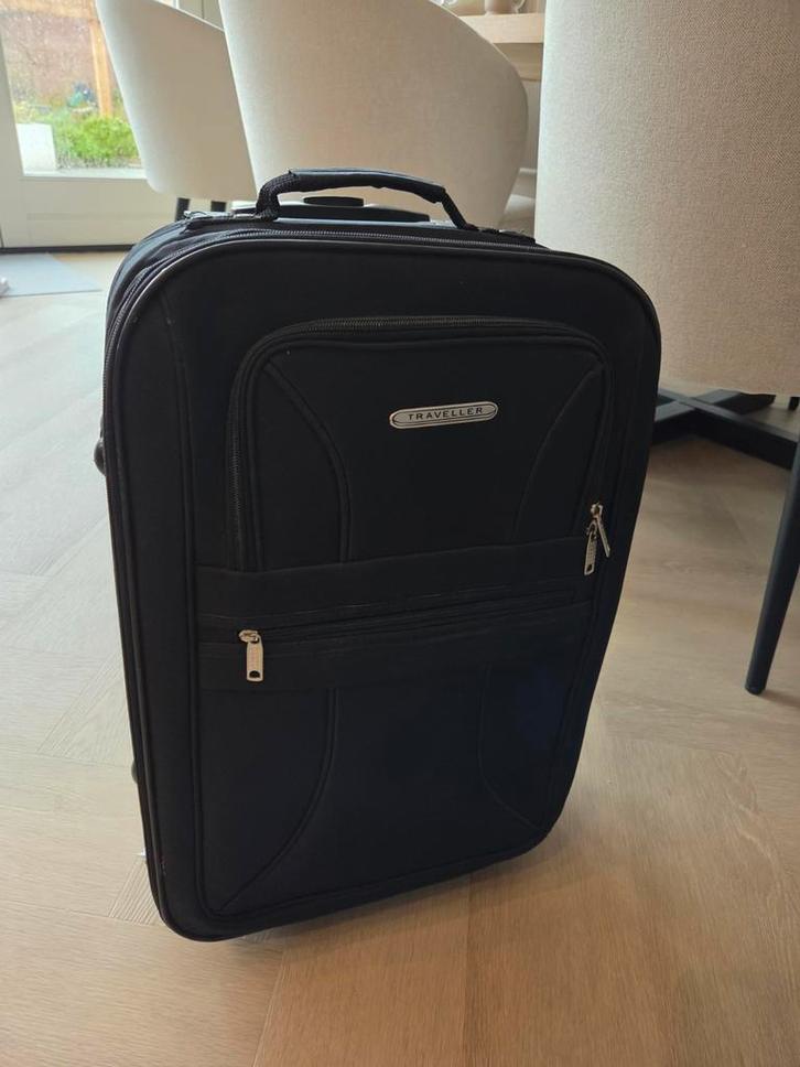 Zwarte Traveller Reiskoffer met Wieltjes, Sieraden, Tassen en Uiterlijk, Koffers, Zo goed als nieuw, Zacht kunststof, 50 tot 60 cm