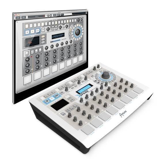 Gevraagd, mini cursus Arturia drumcomputer, Muziek en Instrumenten, Midi-apparatuur, Zo goed als nieuw, Ophalen of Verzenden