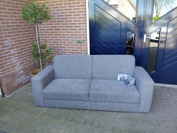 Gratis grijze tweezitsbank