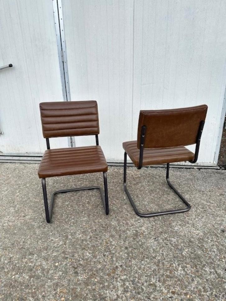 2 stuks stoelen mx sofa kunstleder bruin showroom stoelen, Huis en Inrichting, Stoelen, Nieuw, Twee, Leer, Metaal, Bruin, Ophalen