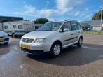 Volkswagen Touran 1.6 85KW 2004 Grijs met nieuwe apk, 74 €/maand, 4 cilinders, Origineel Nederlands, Bedrijf