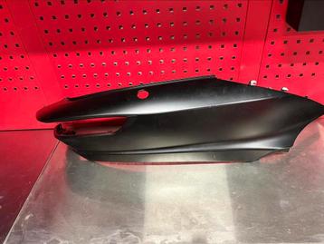 Piaggio MP3 achterkap / kap rechts nieuw type matzwart beschikbaar voor biedingen