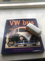 Boek VW bus de eerste 50 jaar + schaalmodel, Verzenden, Zo goed als nieuw, Volkswagen