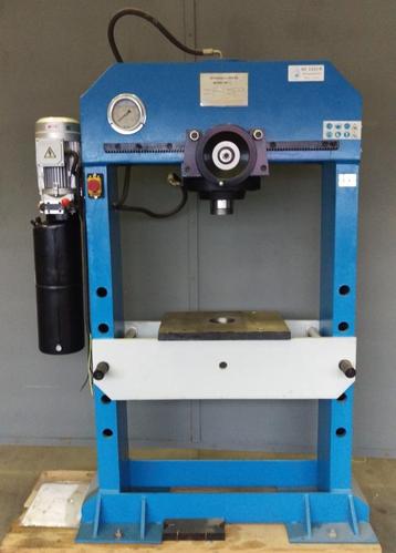 Hydraulische garage pers HP-63M (verplaatsbare cylinder) beschikbaar voor biedingen