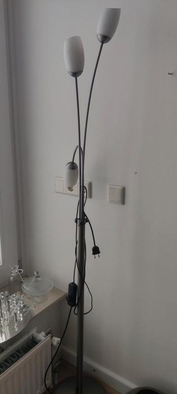 Vloerlamp met 3 lampen beschikbaar voor biedingen