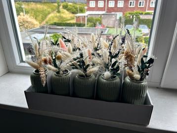 Vaasjes met droogbloemen bruiloft decoratie beschikbaar voor biedingen