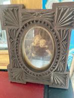 Antiek brocante Fries houtsnijwerk glazen fotolijst portret, Ophalen of Verzenden