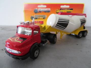 Mercedes-Benz 2624 poedertruck - Solido