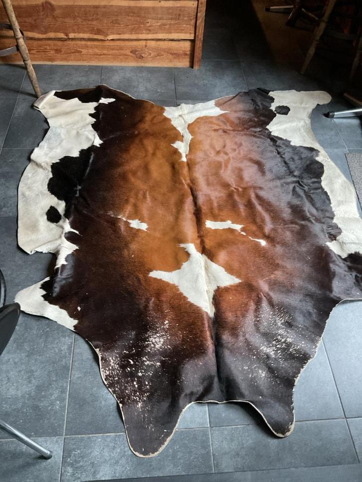 Mooie Koeienhuid te koop!, 2x2. Mtr, Huis en Inrichting, Stoffering | Tapijten en Kleden, Gebruikt, 150 tot 200 cm, 200 cm of meer