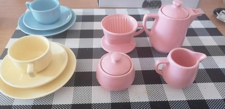 Melitta kinderservisje vrolijke pastelkleuren, Antiek en Kunst, Antiek | Servies los, Ophalen