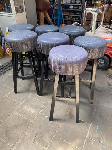 Vintage stoere barkruk retro barkrukken uit bruin café beschikbaar voor biedingen
