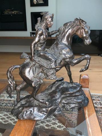 Bronzen Beeld Indiaan Krijger te Paard Pijl Boog beschikbaar voor biedingen