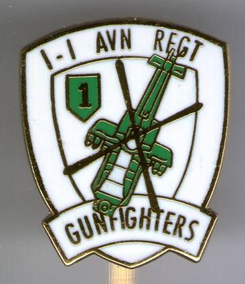 I.I. AVN REGT Gunfighters email op koper speldje ( P_043 ) beschikbaar voor biedingen