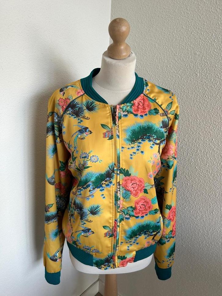 King Louie maat 42 geel bomberjack zijde vest 2634, Kleding | Dames, Truien en Vesten, Zo goed als nieuw, Maat 42/44 (L), Geel