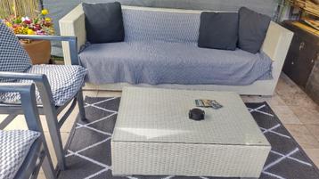 GEZELLIGE TUINSET LOUNGEBANK + SALONTAFEL GLAS,  WIT WICKER beschikbaar voor biedingen