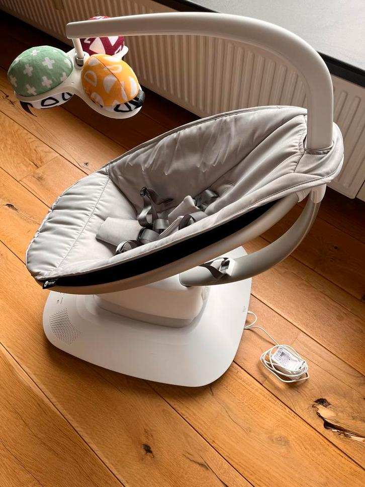 MamaRoo 5 4Moms - Wipstoel, Kinderen en Baby's, Wipstoeltjes, Zo goed als nieuw, Schommelstoel, Overige merken, Met gordel(s) of riempje(s)