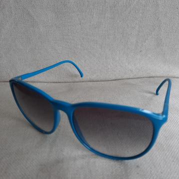 Zonnebril met blauw montuur - nieuw - beschikbaar voor biedingen