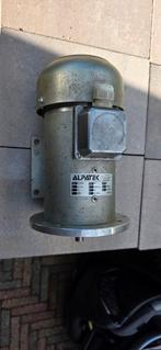 24 volt 2 richting opdraaiende elektromotor ongeremd, Doe-het-zelf en Verbouw, Motoren, Ophalen, Zo goed als nieuw, Elektromotor