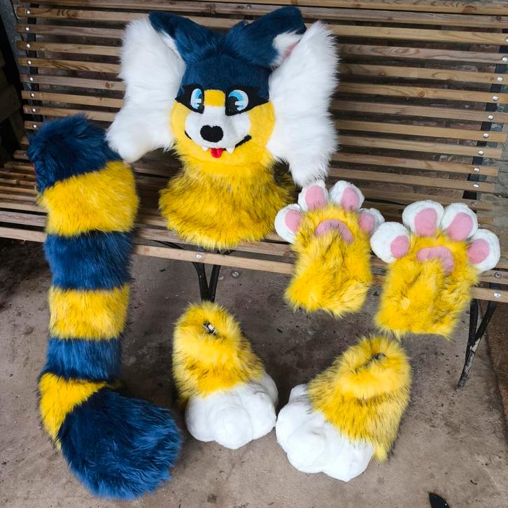 HQ fursuit cat partial head handpaws feetpaws tail, Hobby en Vrije tijd, Kostuums, Theaterbenodigdheden en LARP, Zo goed als nieuw