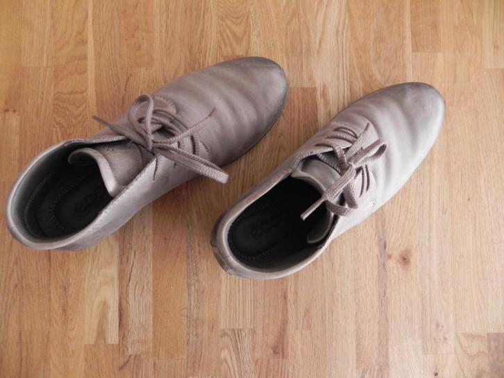 TE KOOP; ECCO DAMESLAARSJES BRUIN/GRIJS MAAT 39, Kleding | Dames, Schoenen, Zo goed als nieuw, Lage of Enkellaarzen, Bruin, Ophalen