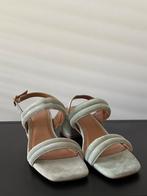 Manfield 37 suède sandaal met halfhoge hak, Kleding | Dames, Ophalen of Verzenden, Zo goed als nieuw, Sandalen of Muiltjes