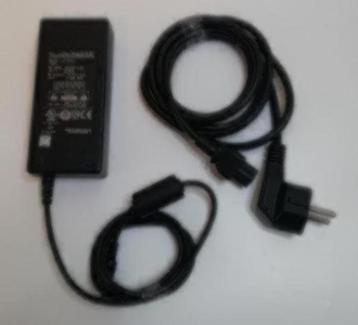  Monitor Adapter ( 12 - 17 V / 6.6 A ) beschikbaar voor biedingen