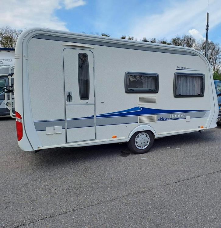 Hobby 440 SF de Luxe + complete inventaris, Caravans en Kamperen, Caravans, Particulier, tot en met 4, 1000 - 1250 kg, Treinzit