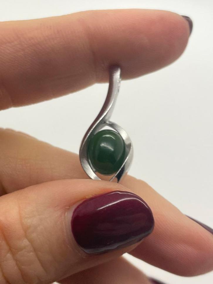 B689 Prachtige zilveren hanger groene jade, Sieraden, Tassen en Uiterlijk, Antieke sieraden, Hanger, Zilver, Met edelsteen, Ophalen of Verzenden
