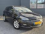 Opel Astra Sports Tourer 1.4 Turbo Blitz 1e EigenaarDealer O, Auto's, Stof, 4 cilinders, Zwart, Origineel Nederlands