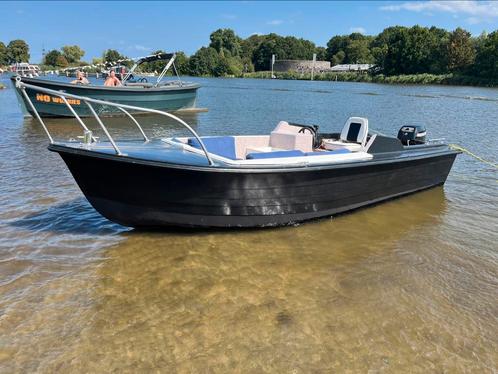 Leuke complete boot van bijna 6 meter te koop, Watersport en Boten, Sloepen, Gebruikt, 10 tot 30 pk, 3 tot 6 meter, Buitenboordmotor