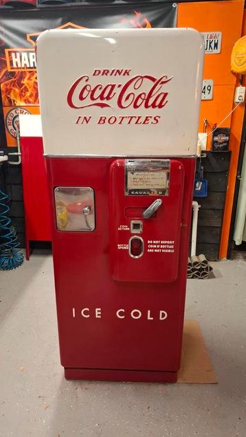 Cola automaat. C-51. beschikbaar voor biedingen
