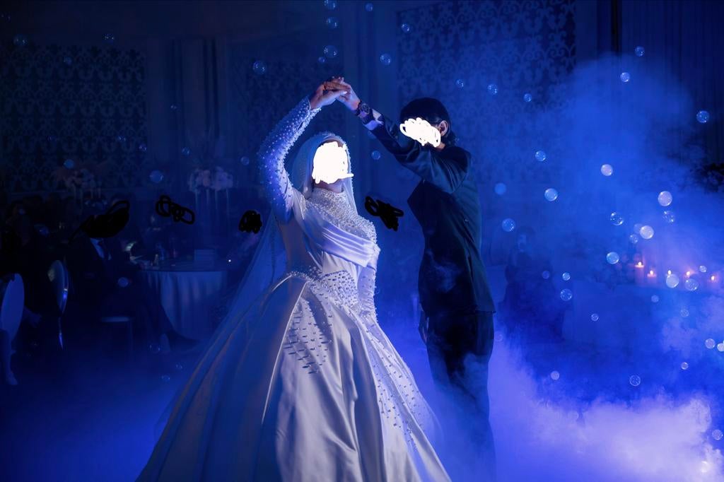 Satijn trouwjurk met parels / kapali gelinlik hijab proof, Kleding | Dames, Trouwkleding en Trouwaccessoires, Zo goed als nieuw