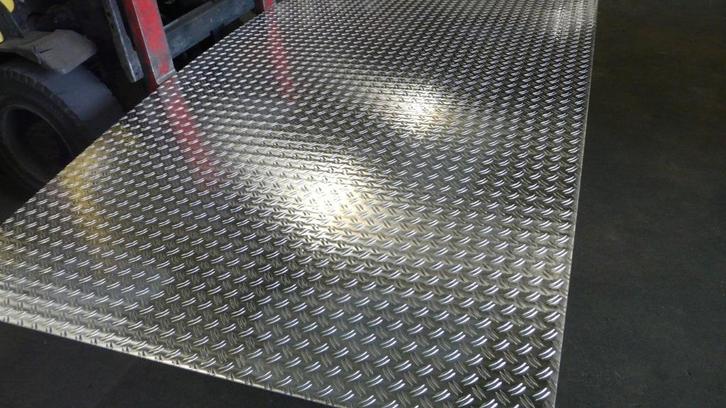 Aluminium traanplaat 2-traans 3000 x 1500 x 5/6,5, Hobby en Vrije tijd, Overige Hobby en Vrije tijd, Nieuw, Ophalen