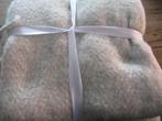 Nieuw créme kleurig plaid., Huis en Inrichting, Woonaccessoires | Plaids en Woondekens, Ophalen of Verzenden, Nieuw
