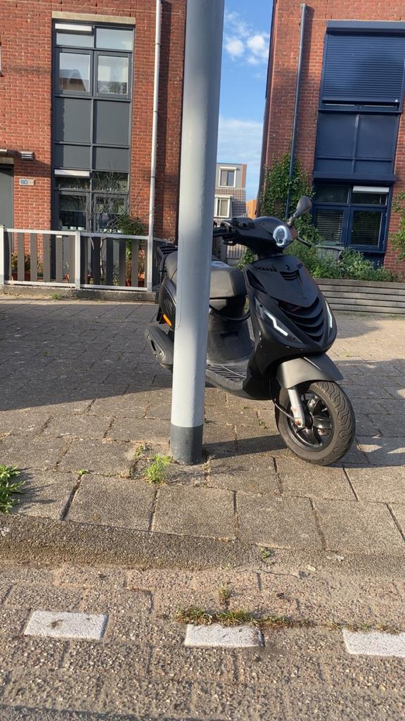 Zip 80cc full malossi, Fietsen en Brommers, Scooters | Piaggio, Zo goed als nieuw, Zip, Benzine, Ophalen of Verzenden