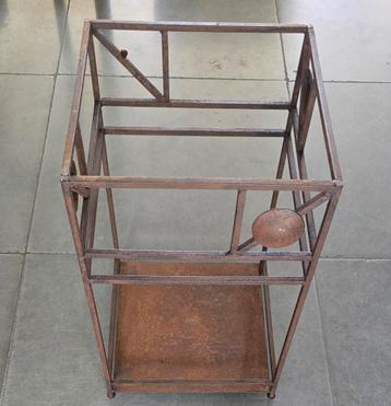 Paraplu bak cq nachtkastje  beschikbaar voor biedingen