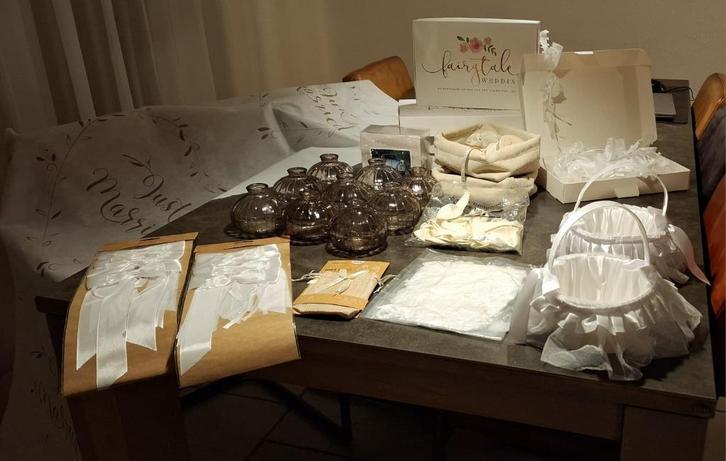 Decoratie en versieringen trouwerij te koop!, Hobby en Vrije tijd, Feestartikelen, Nieuw, Versiering, Geboorte of Huwelijk, Ophalen of Verzenden