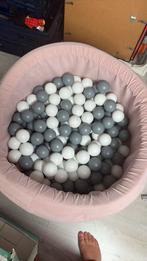 Roze ballenbak met grijze en witte ballen, Kinderen en Baby's, Speelgoed | Overig, Ophalen, Zo goed als nieuw, Jongen of Meisje
