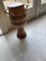 Djembe een mooie hout bewerkte djembe, Ophalen of Verzenden, Zo goed als nieuw, Trommel